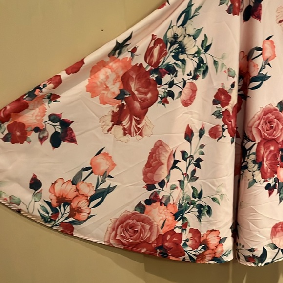 Modcloth fully lined pink with florals  A line skirt size medium, with pockets - Picture 3 of 8